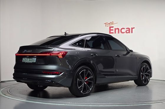 Audi e-tron 55 Quattro Sportback — пробег 96 890 км — фото 2 из 5