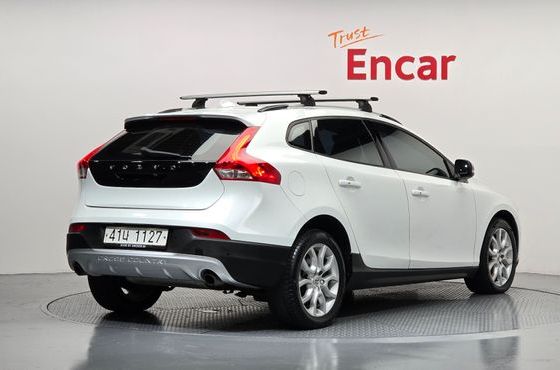 Volvo V40 D3 — пробег 76 009 км — фото 2 из 5