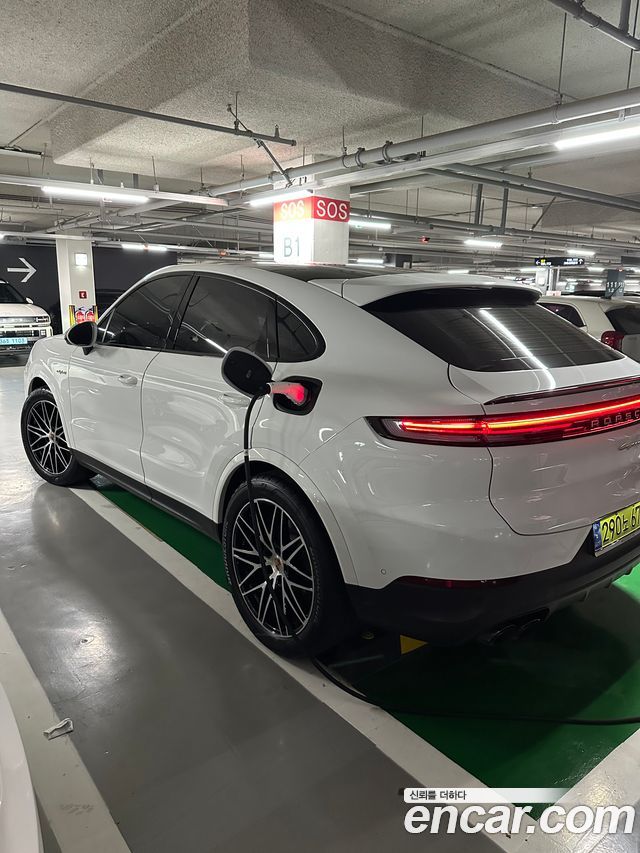 Porsche Cayenne 3.0 E-Hybrid Coupe — пробег 13 000 км — фото 4 из 5