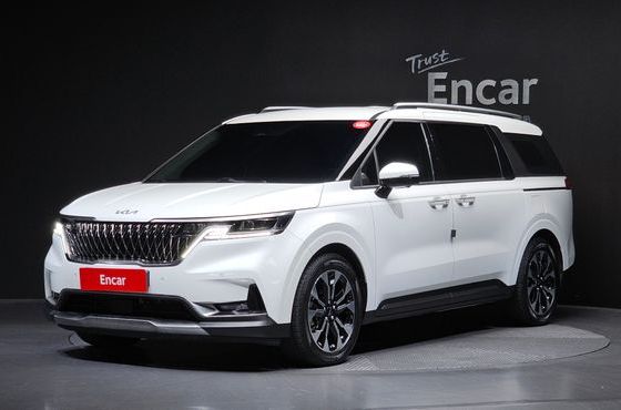 Kia Carnival Gasoline 9-Seater Signature — пробег 74 823 км — фото 1 из 5