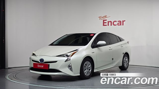 Toyota Prius 1.8 E — пробег 157 374 км — фото 1 из 5