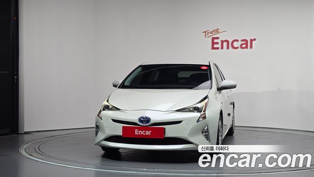 Toyota Prius 1.8 E — пробег 157 374 км — фото 3 из 5