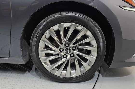 Lexus ES Luxury Plus — пробег 80 644 км — фото 5 из 5