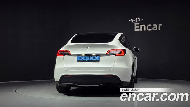 Tesla Model Y Standard Range RWD — пробег 71 606 км — фото 4 из 5