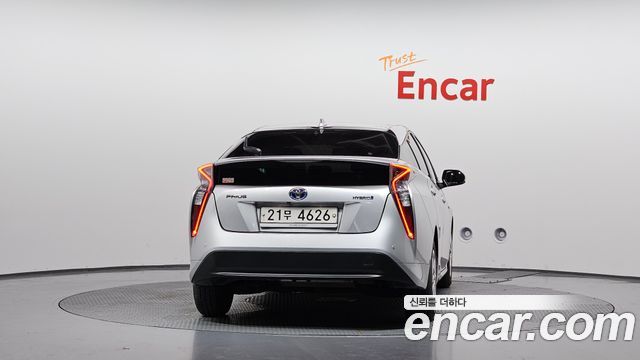 Toyota Prius 1.8 E — пробег 146 358 км — фото 4 из 5