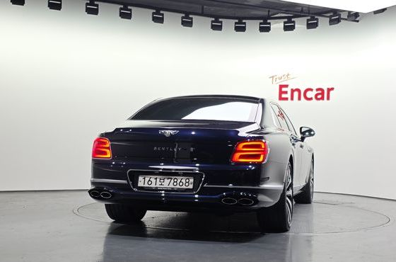 Bentley Flying Spur 4.0 Azure — пробег 30 921 км — фото 4 из 5