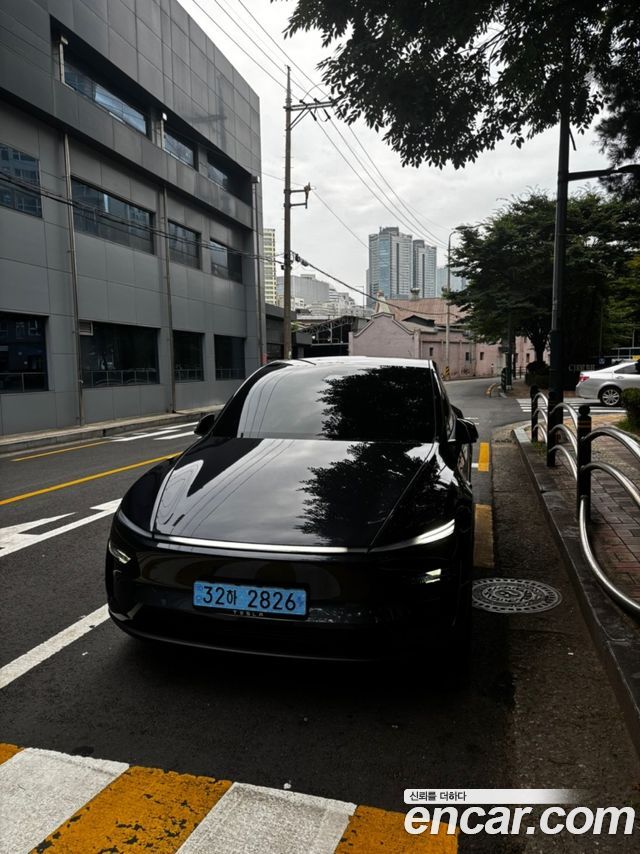 Tesla Model Y Premium RWD — пробег 10 250 км — фото 1 из 5