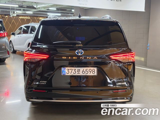 Toyota Sienna 2.5 Hybrid AWD — пробег 8 846 км — фото 4 из 5