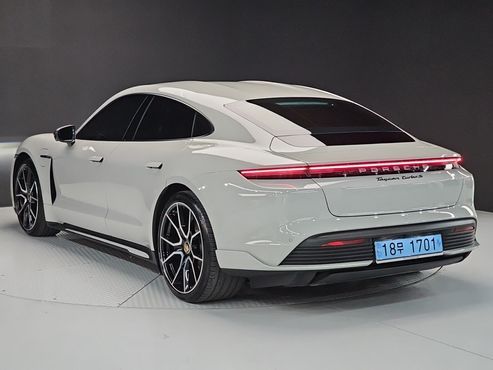 Porsche Taycan Base — пробег 34 472 км — фото 4 из 5