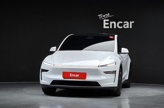Tesla Model Y Premium Long Range AWD — пробег 2 205 км — фото 3 из 5