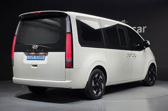 Hyundai Staria EV Lounge 11-Seater Prestige — пробег 624 км — фото 2 из 5