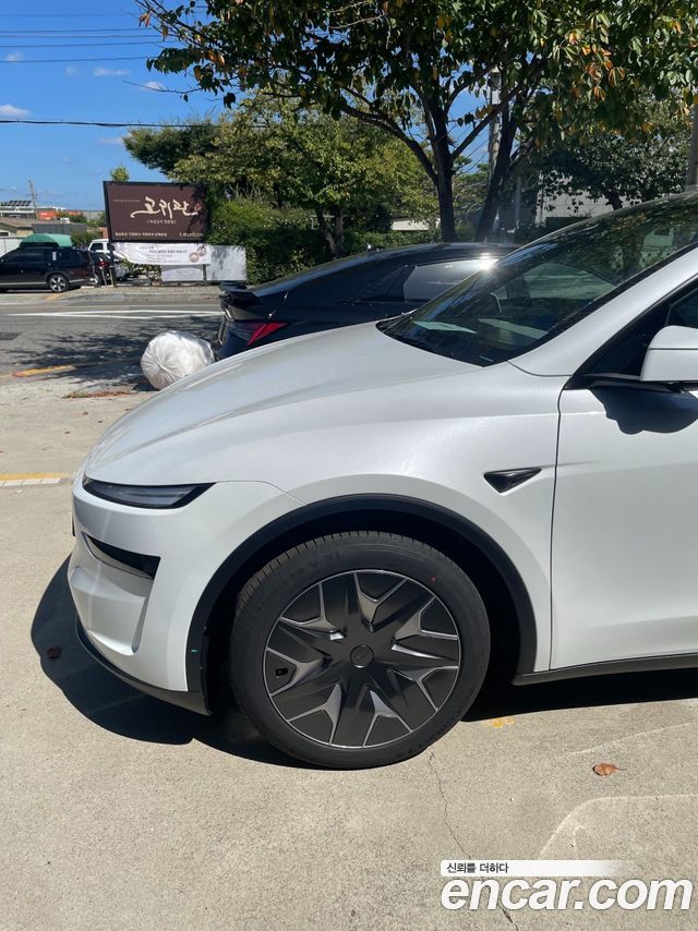 Tesla Model Y L Long Range AWD — пробег 5 км — фото 3 из 5