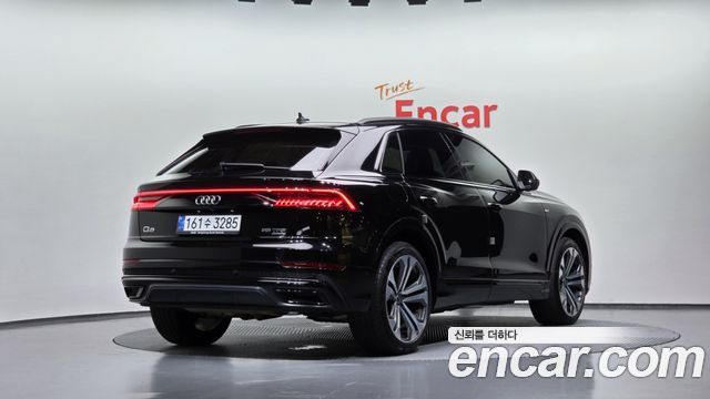 Audi Q8 55 TFSI Quattro Premium — пробег 73 346 км — фото 2 из 5