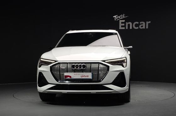 Audi e-tron 55 Quattro Sportback — пробег 30 520 км — фото 3 из 5