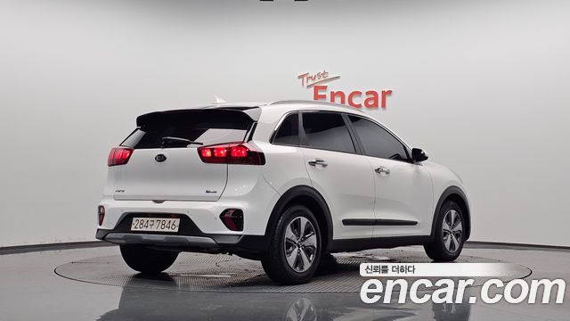 Kia Niro 1.6 HEV Luxury — пробег 32 422 км — фото 2 из 5
