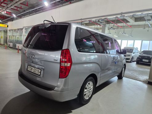 Hyundai Starex 12-Seater Wagon Smart — пробег 243 354 км — фото 2 из 5