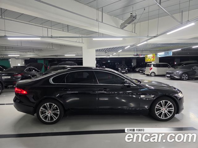 Jaguar XF 20d Prestige — пробег 63 000 км — фото 3 из 5