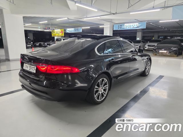 Jaguar XF 20d Prestige — пробег 63 000 км — фото 4 из 5