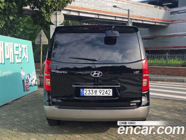 Hyundai Starex 4WD Urban 9-Seater Exclusive — пробег 143 298 км — фото 2 из 5