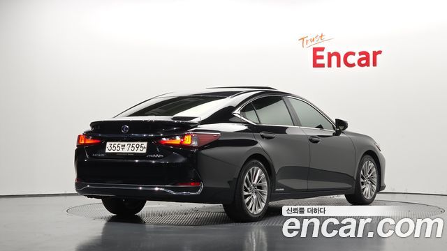 Lexus ES Luxury Plus — пробег 111 966 км — фото 2 из 5