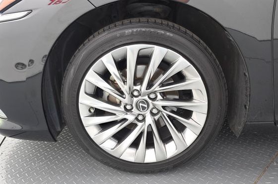 Lexus ES Luxury Plus — пробег 111 966 км — фото 5 из 5