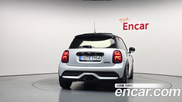 Mini Cooper Classic Third Generation — пробег 12 019 км — фото 4 из 5