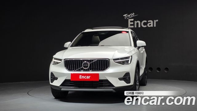 Volvo XC40 B4 Ultimate Bright — пробег 5 833 км — фото 3 из 5