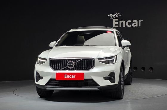 Volvo XC40 B4 Ultimate Bright — пробег 5 833 км — фото 3 из 5