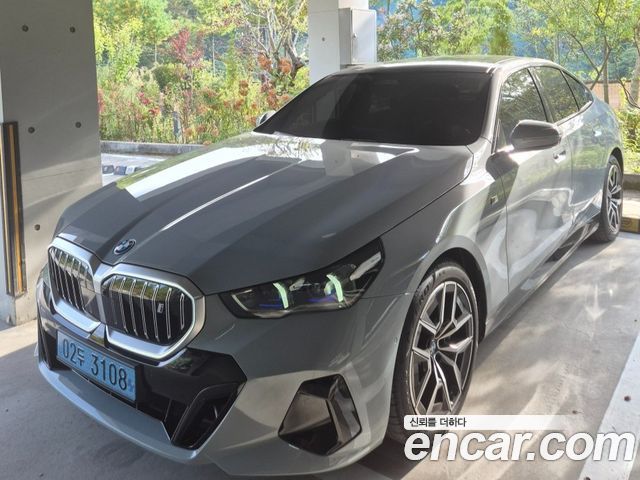 BMW i5 eDrive 40 M Sport — пробег 10 200 км — фото 2 из 5