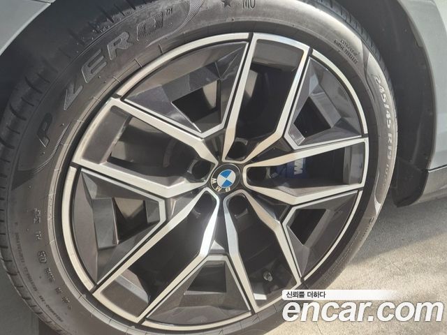 BMW i5 eDrive 40 M Sport — пробег 10 200 км — фото 4 из 5