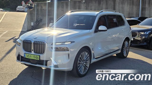 BMW X7 xDrive 40i Design Pure Excellence 7-Seater — пробег 4 148 км — фото 1 из 5