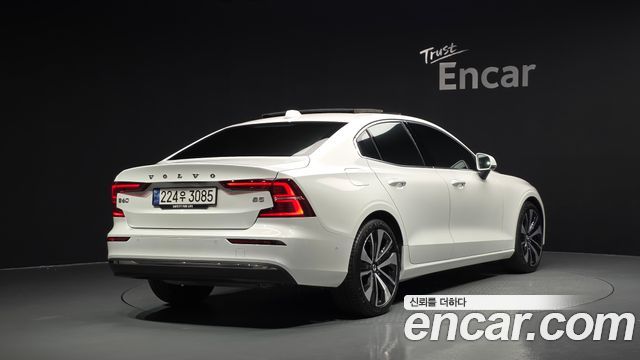 Volvo S60 B5 Ultimate Bright — пробег 30 660 км — фото 2 из 5