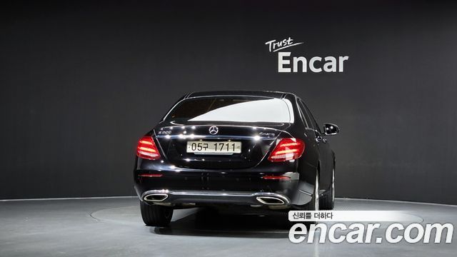Mercedes-Benz E-Class E300 4MATIC Exclusive Standard — пробег 114 492 км — фото 4 из 5