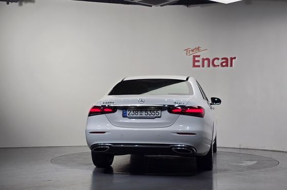 Mercedes-Benz E-Class E220d 4MATIC Exclusive — пробег 58 463 км — фото 4 из 5