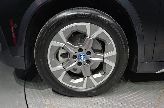 BMW iX1 xDrive 30 xLine — пробег 22 593 км — фото 5 из 5
