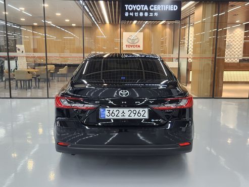 Toyota Camry 2.5 XLE Premium Hybrid — пробег 3 110 км — фото 4 из 5