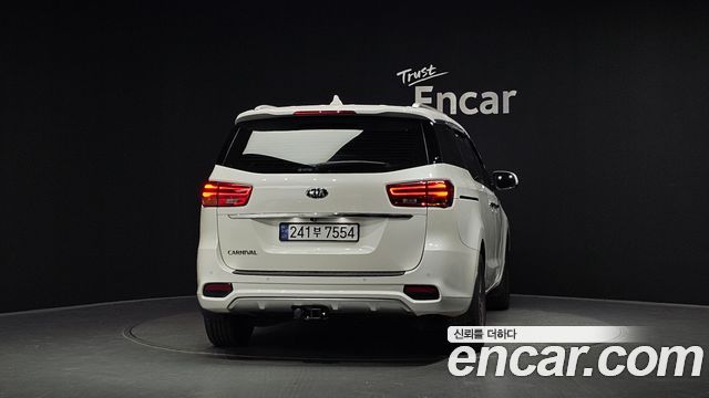 Kia Carnival из Кореи Encar