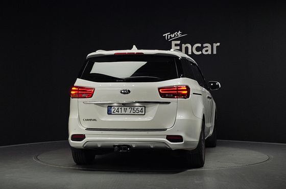 Kia Carnival 9-Seater Luxury — пробег 77 269 км — фото 4 из 5