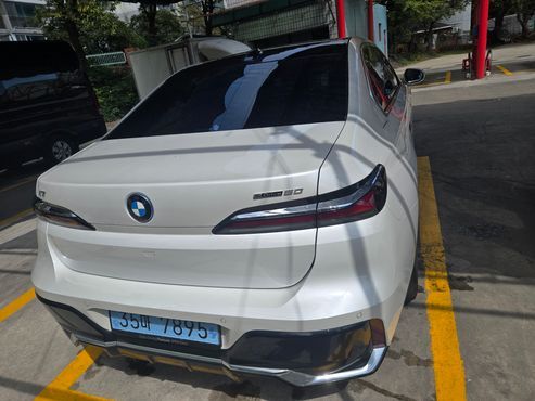 BMW i7 eDrive 50 M Sport Limited — пробег 10 110 км — фото 4 из 5