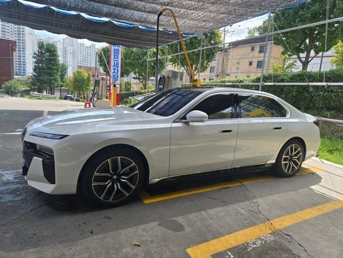 BMW i7 eDrive 50 M Sport Limited — пробег 10 110 км — фото 5 из 5