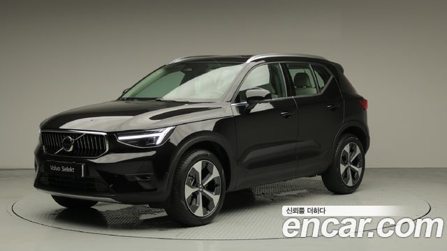 Volvo XC40 B4 Ultra Dark — пробег 107 км — фото 1 из 5