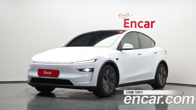 Tesla Model Y Premium RWD — пробег 4 936 км — фото 1 из 5