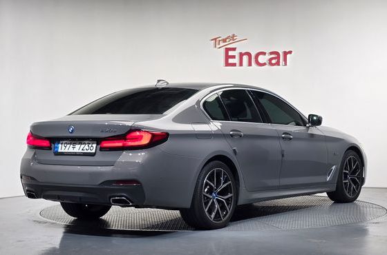 BMW 5-Series 530e M Sport — пробег 96 309 км — фото 2 из 5