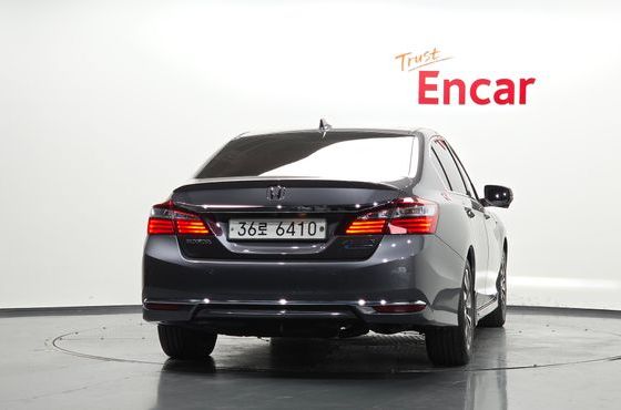 Honda Accord 2.0 Hybrid 9th — пробег 105 723 км — фото 4 из 5