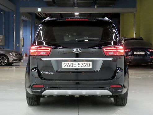 Kia Carnival 9-Seater Luxury — пробег 79 288 км — фото 3 из 5