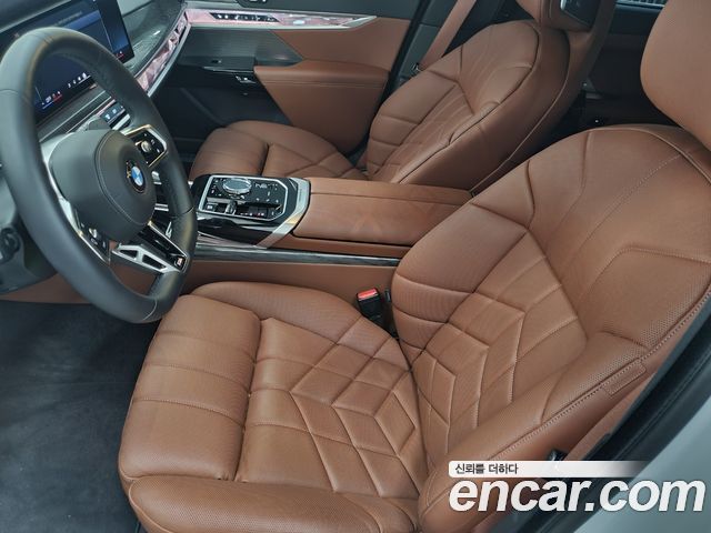 BMW 7-Series 740i xDrive M Sport — пробег 30 600 км — фото 3 из 5