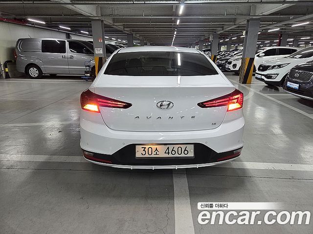 Hyundai AVANTE 1.6 Style — пробег 167 392 км — фото 4 из 5
