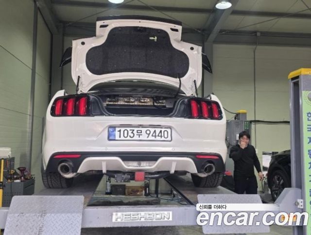 Ford Mustang GT Coupe — пробег 105 920 км — фото 2 из 3