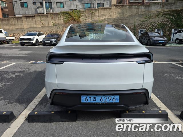 Tesla Model Y Premium RWD — пробег 35 км — фото 4 из 5