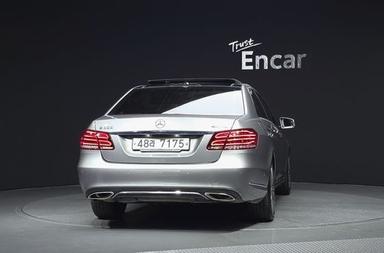 Mercedes-Benz E-Class E300 4MATIC Avantgarde — пробег 128 389 км — фото 4 из 5